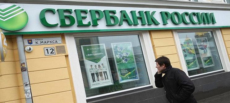 Крымчане требуют ВТБ и Сбербанк на полуостров