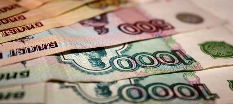 Западные эксперты рекомендуют не спеша скупать рубли